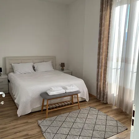 Alpha Modern Spacious Apartman