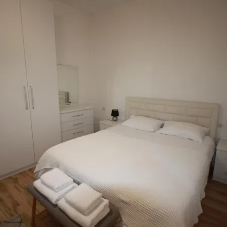 Apartman Alpha Modern Spacious *